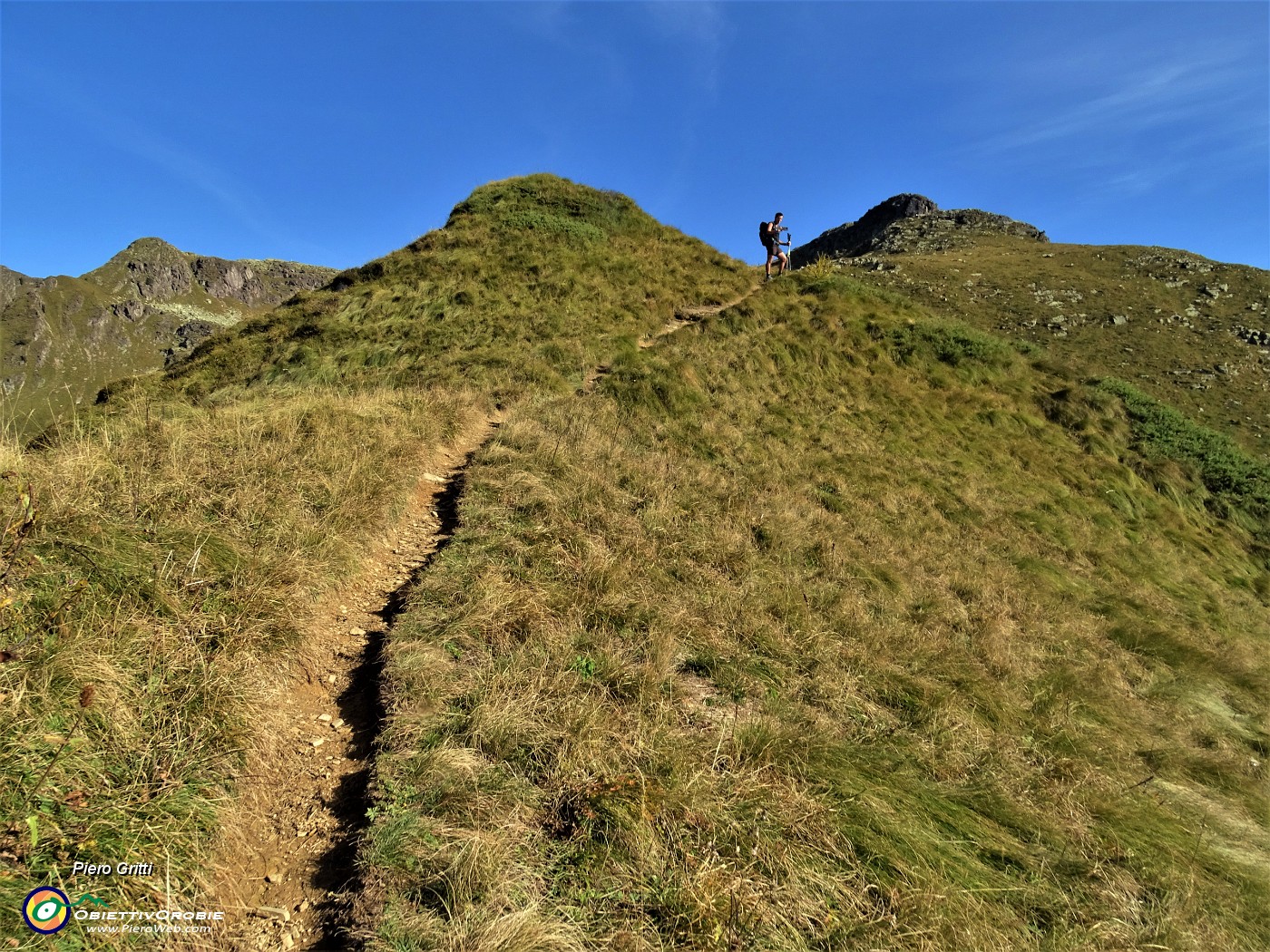 17 Salendo dal Passo della Marogella  a sx per Cima delle galline e di Mezzeno.JPG